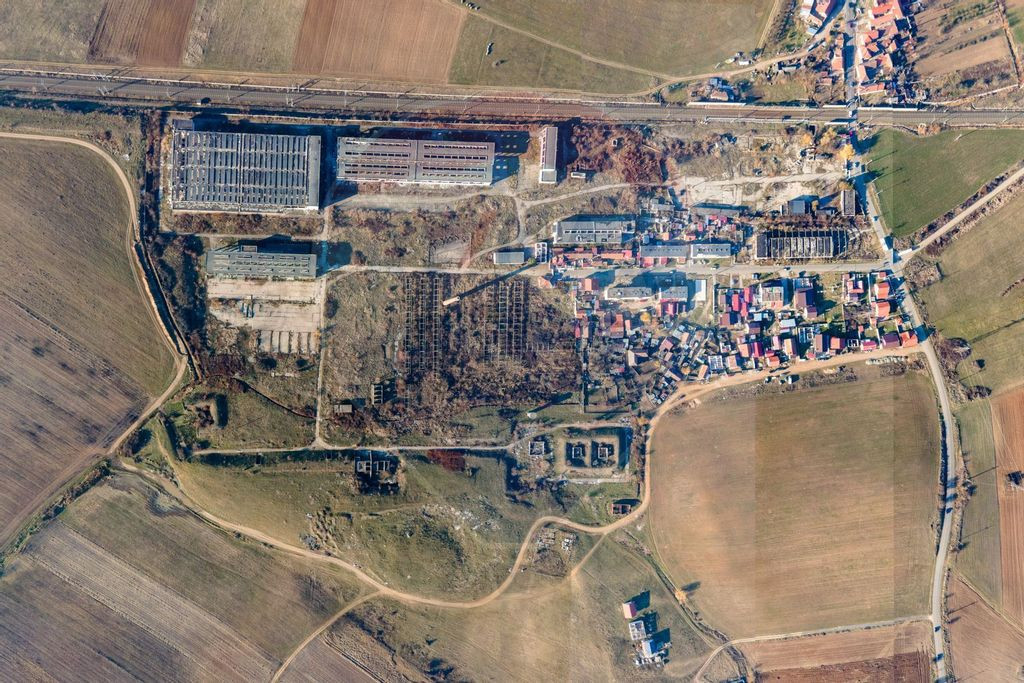 Teren industrial Orastie 13,5 ha cu hale fosta platforma ...