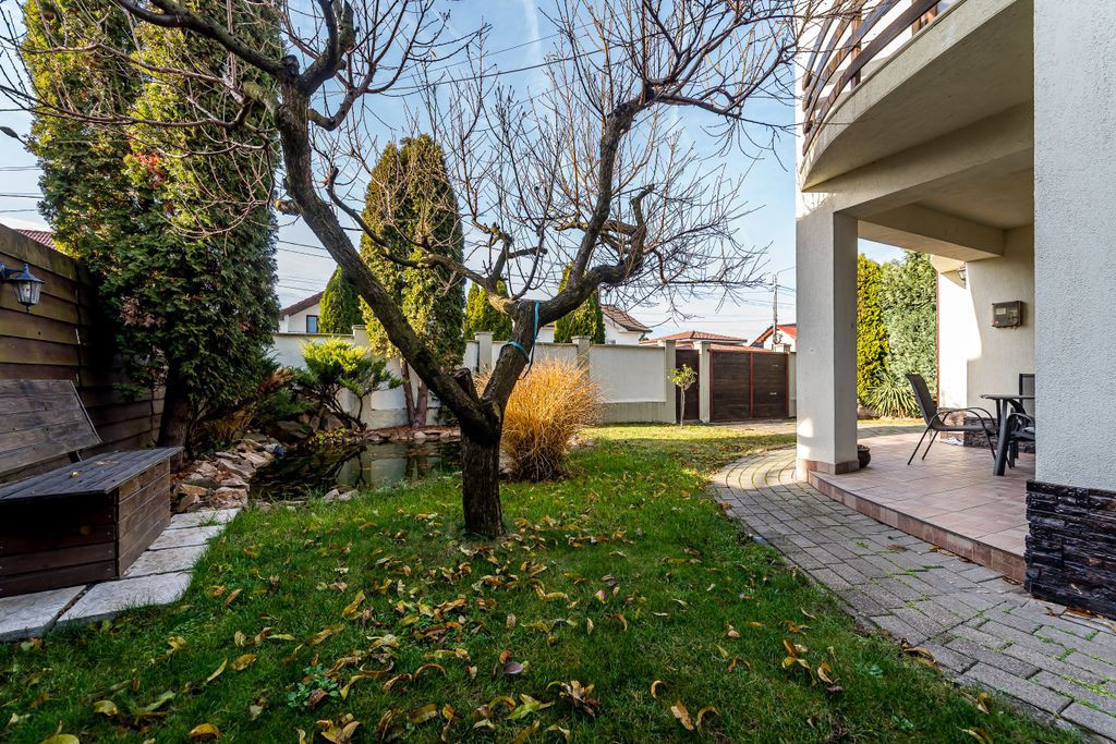 VILĂ MODERNĂ CU PISCINĂ, SAUNĂ- COMISION 0% – ARADU...