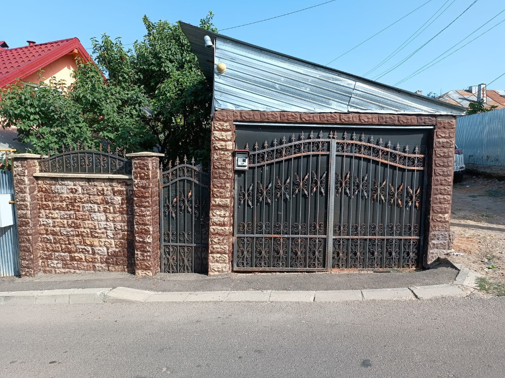 Caasa si teren Husi central