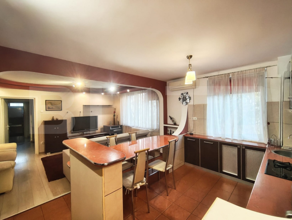Apartament 3 camere, parcare privata, zona Rogerius