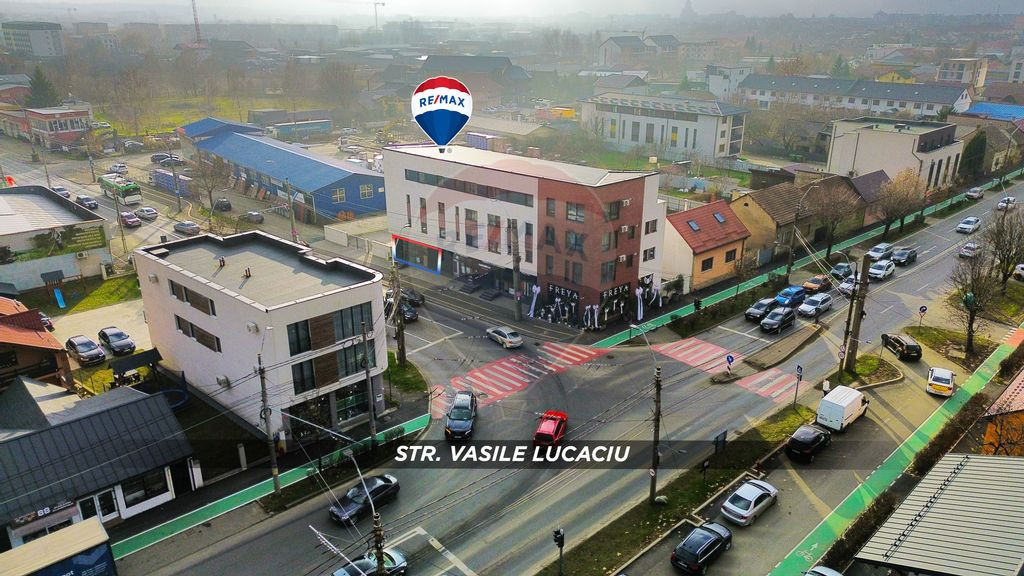 DE INCHIRIAT: Spatiu comercial modern cu parcare