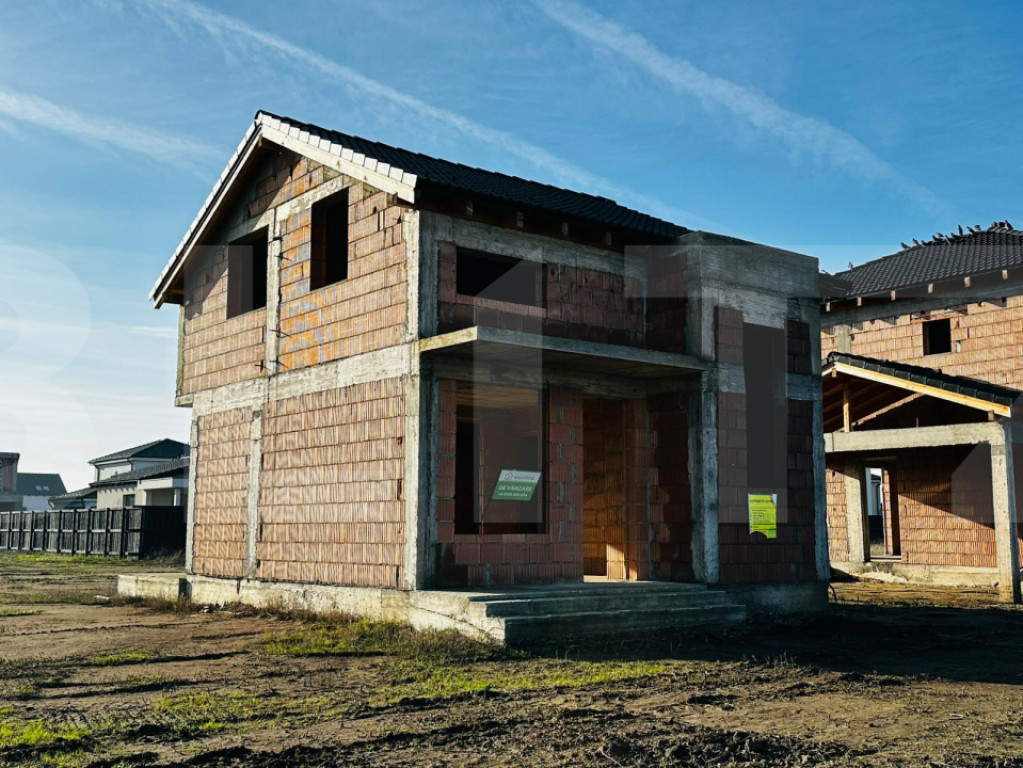 Casa la rosu, pe stoc, cu terasa si acoperis finalizat – W