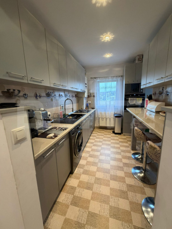 Apartament 3 camere, 64 mp, zona Teilor