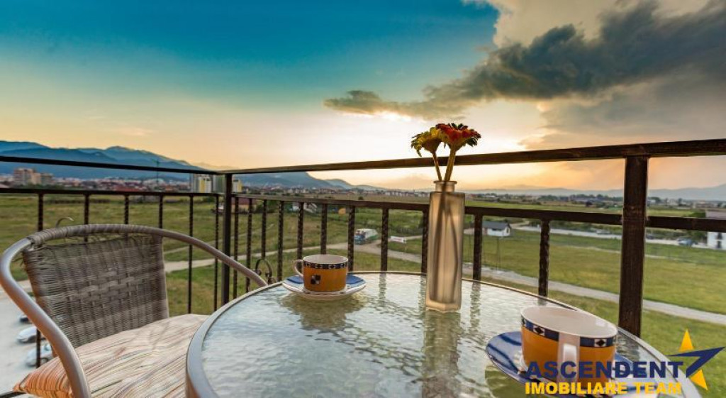 10.000mp intravilan, front la doua strazi, configuratie avan