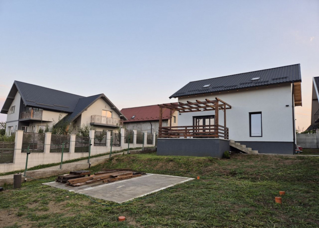 Casă 4 camere, beci și terasa, 128 mp, teren 359 mp – Pi