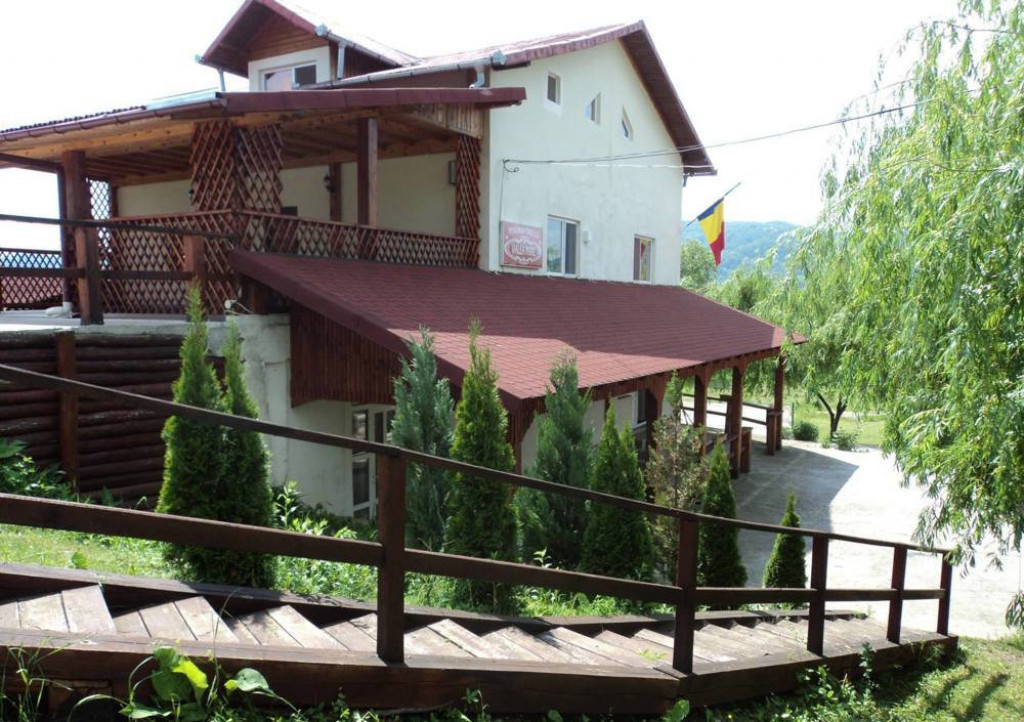 Vila de vacanțe cu prieteni în 9 camere și teren generos