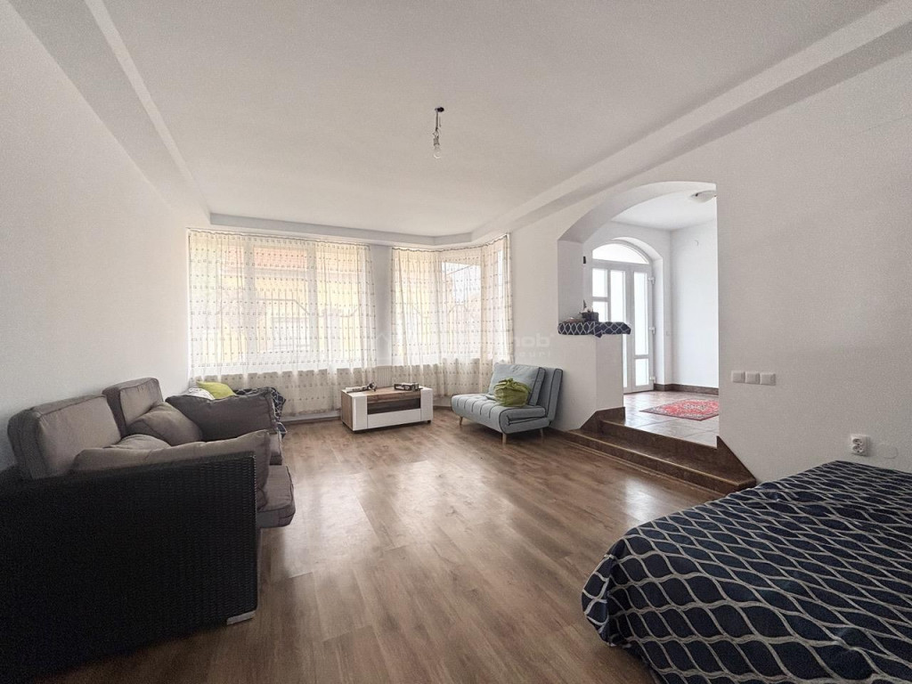 Casa spatioasa si bine compartimentata in Cantemir– loc...