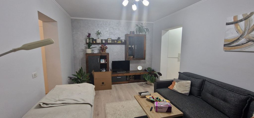 Tomi1-Spitalul Mare,2 camere gata de mutat