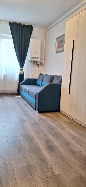 Închiriez garsoniera zona Coresi