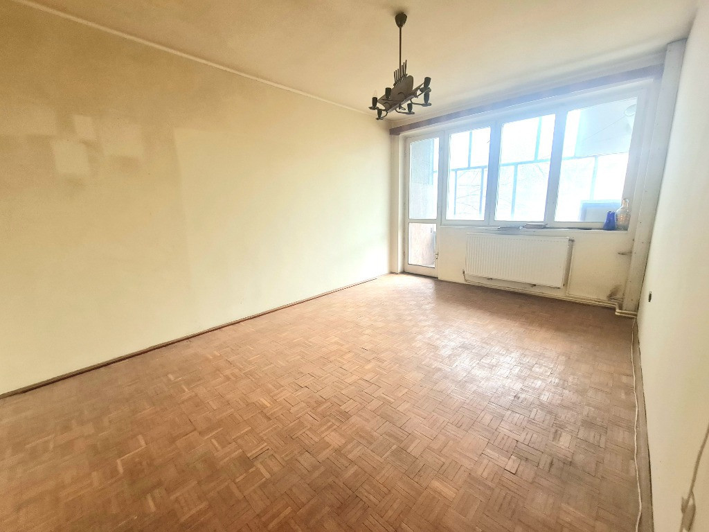 Ap. 2 cam decomandat, Bd. Independentei