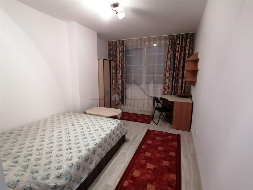 Apartament 3 camere decomandat etajul 2