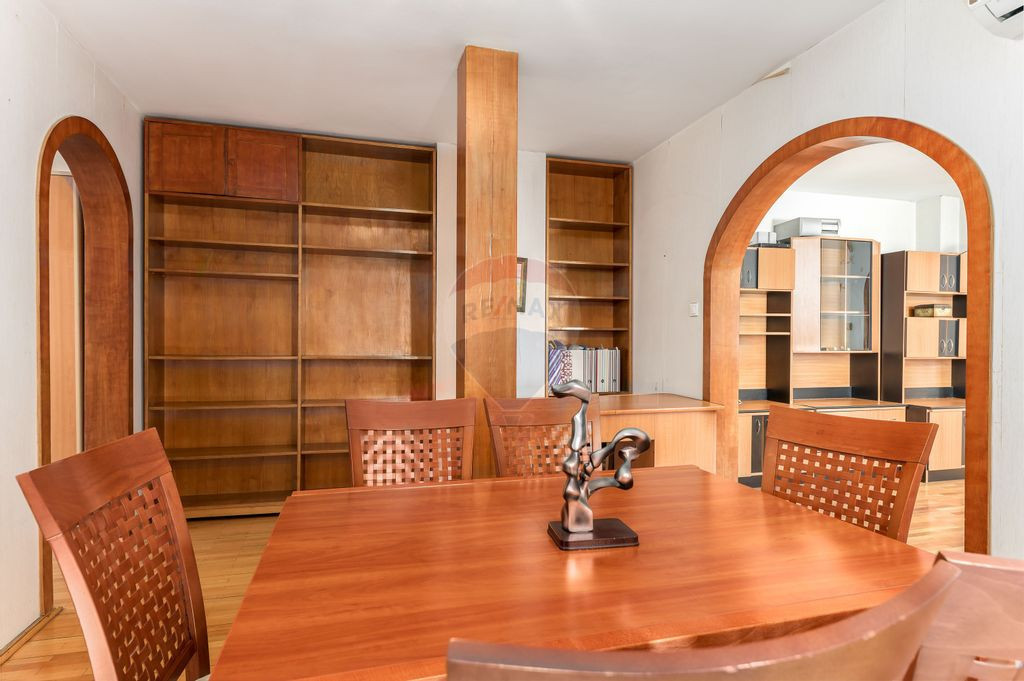 Apartament cu 5 camere de vânzare P-ta Victoriei Veronic...