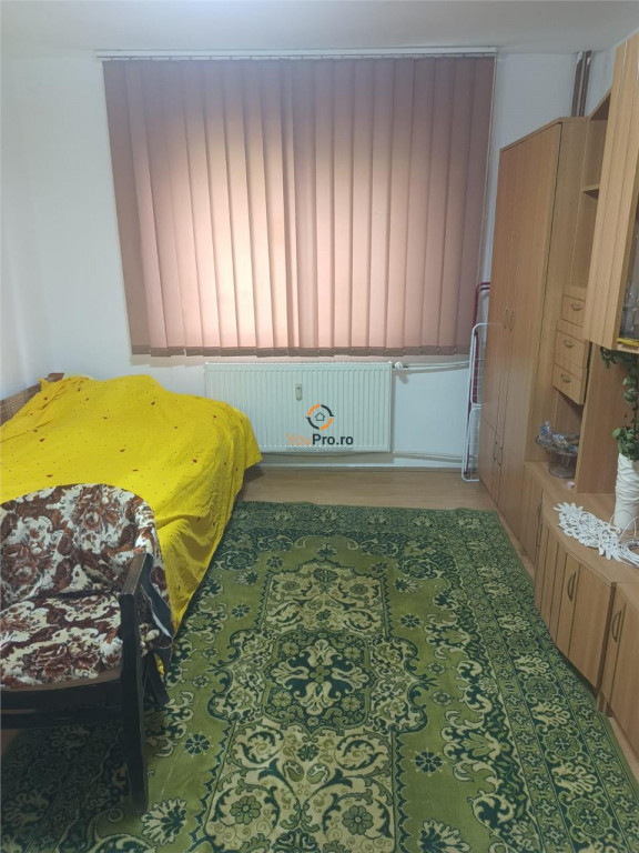 Apartament 3 camere semidecomandat Girocului