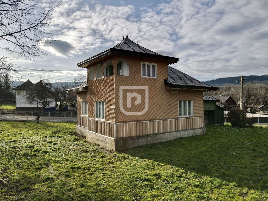 Casă bătrânească cu teren în Solca – 26 ari