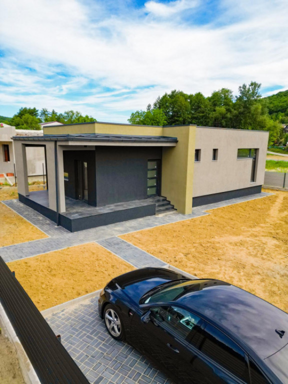 Case parter cu 4 camere în Budeasa – confort modern în m