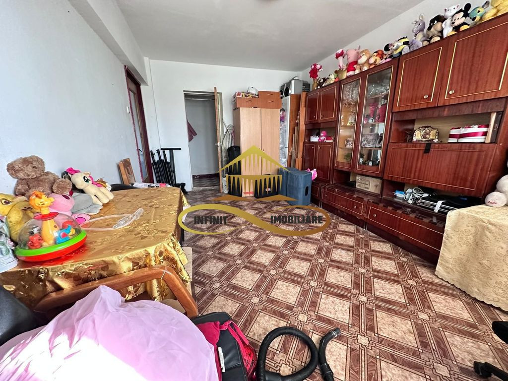 De vanzare apartament 3 camere,Str Letea, Bacau