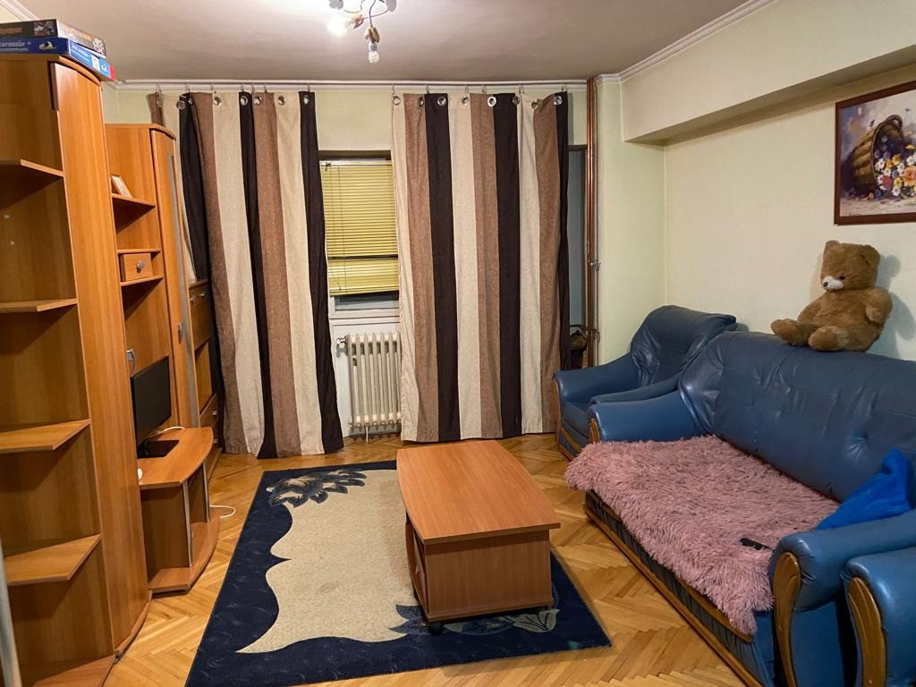 Închiriez apartament 3 camere, Bdul. Iuliu Maniu, la 50 m metrou