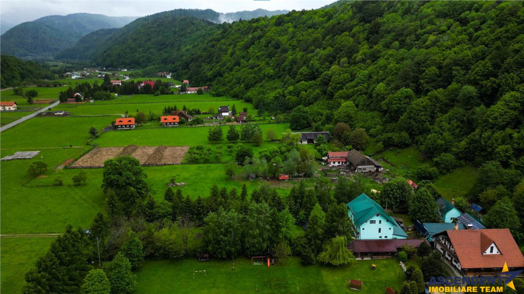 In cartea de povesti a Pietrei Craiului, ansamblu turistic i