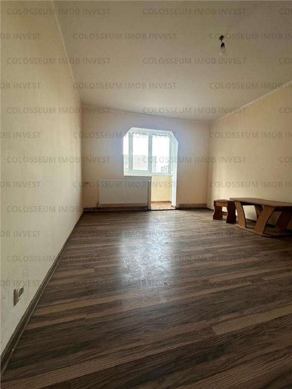 Tractorul - Apartament 2 camere, semidecomandat, etaj 3/4, balcon!