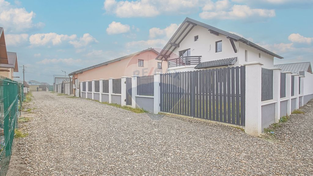 Casă Individuală 5 Camere în Tărlungeni – Zonă Cen...