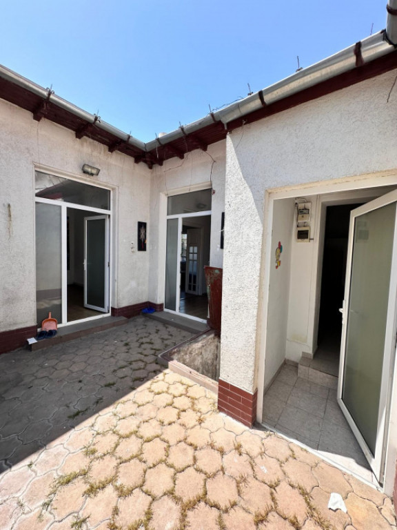 Proprietate 2 corpuri situată in zona Tomis I