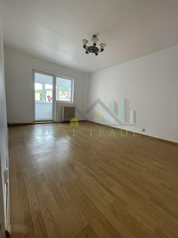 Apartament 3 camere, decomandat - zona Racadau