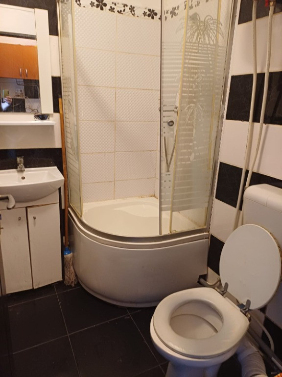 Si familiie cu copii - anmal de companie - Granit garsoniera mobilata