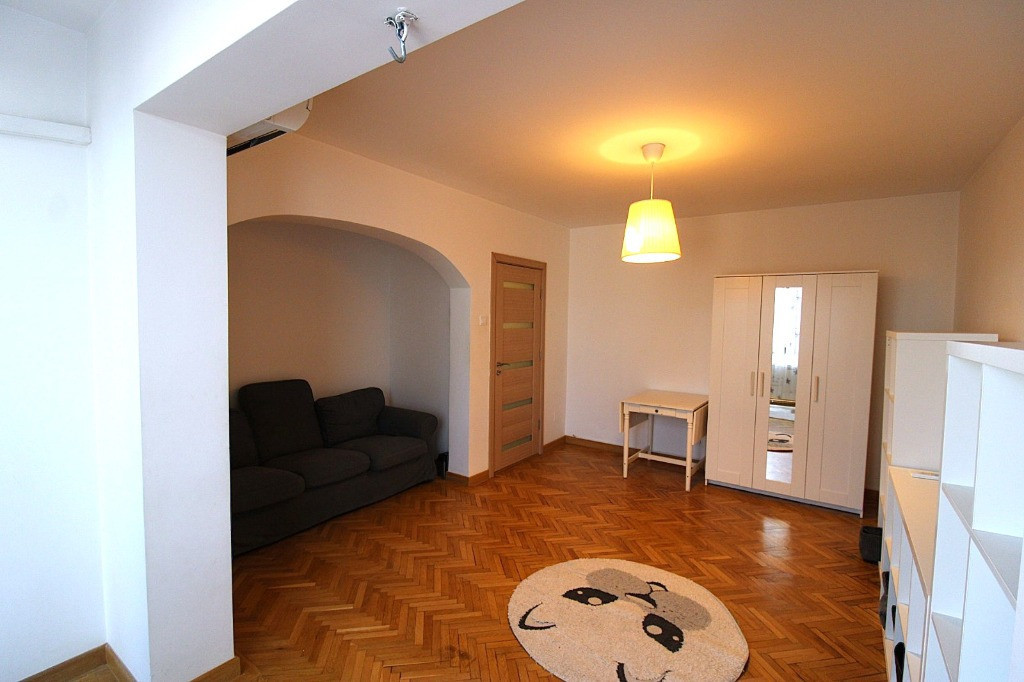 Apartament cu 3 camere in Centru langa Banca Nationala