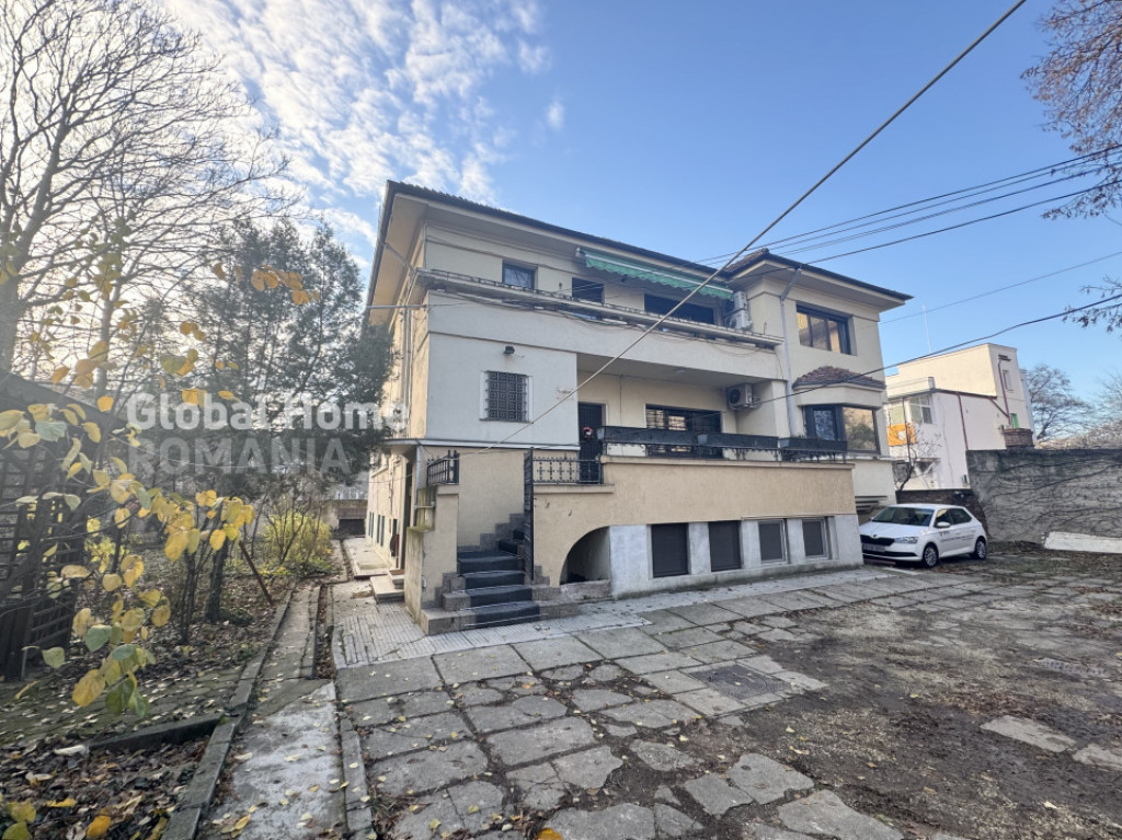 Apartament spectaculos de 170 mp într-o vilă elegantă –