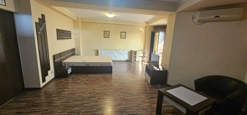 Hotel de vanzare , D+P+MZ+5