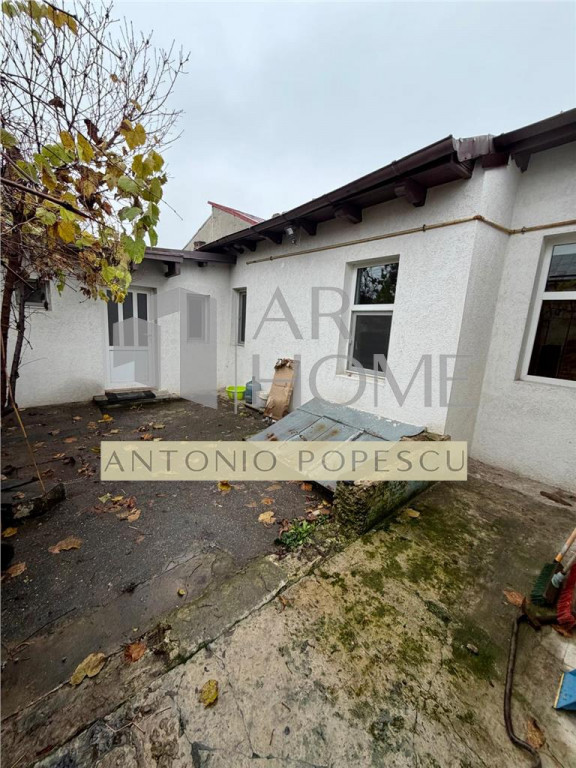 Casa 7 camere si curte, Ploiesti, zona Bobalna.