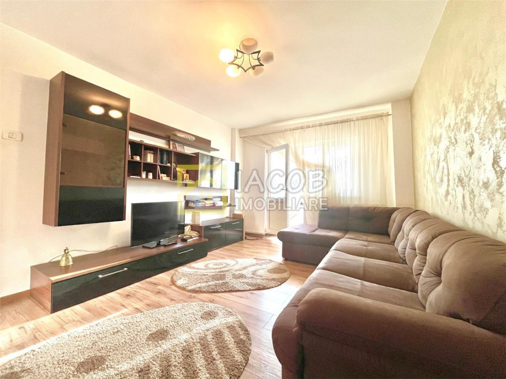 Apartament de 3 camere decomandat Mioritei/Bradului