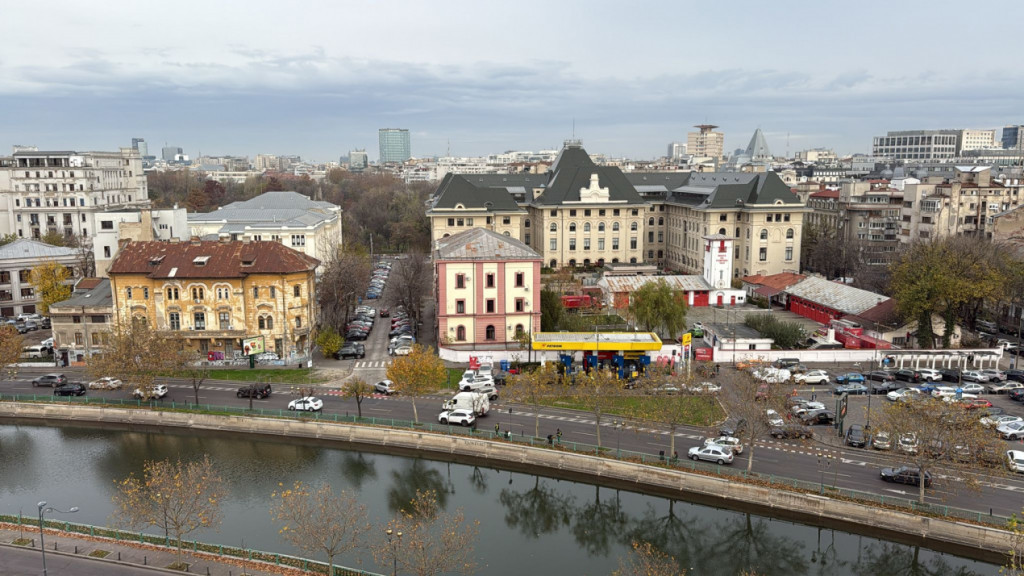 Apartament foarte spatios cu 2 Camere Bdul Libertatii-Parc I