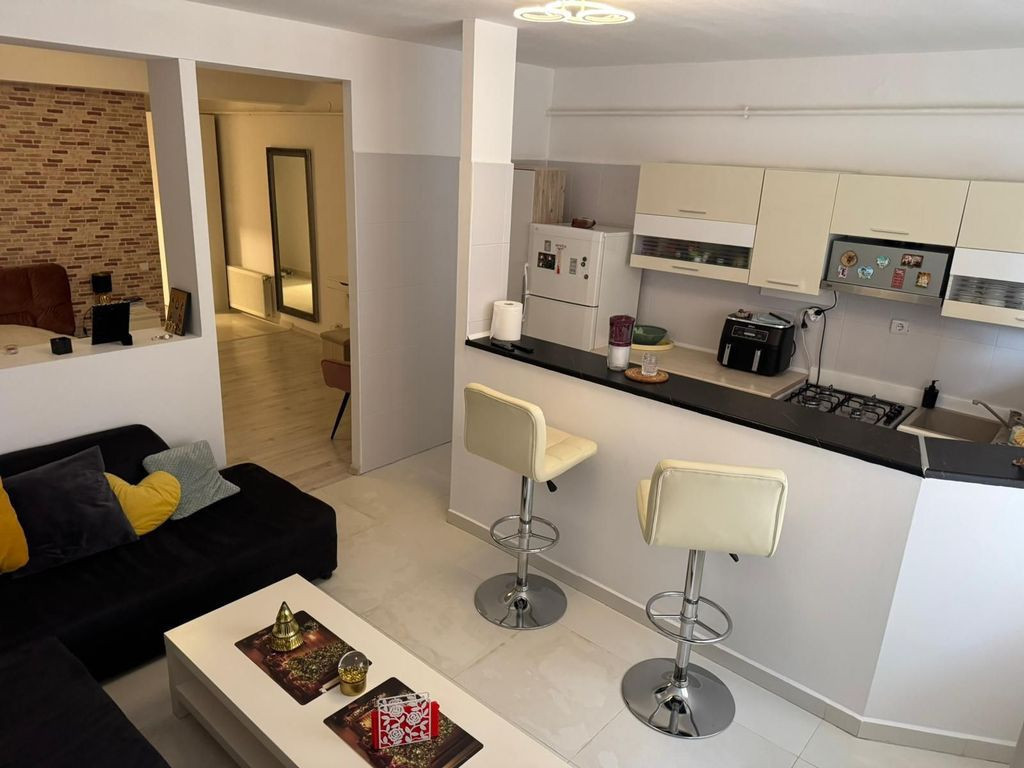 Apartament 2 camere 10 min metrou Aparatorii Patriei/cent...