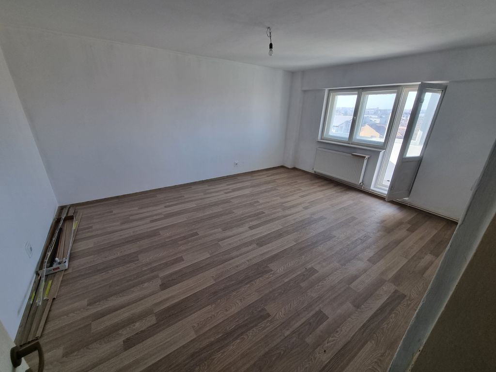 KM 5-garsoniera in bloc de apartamente