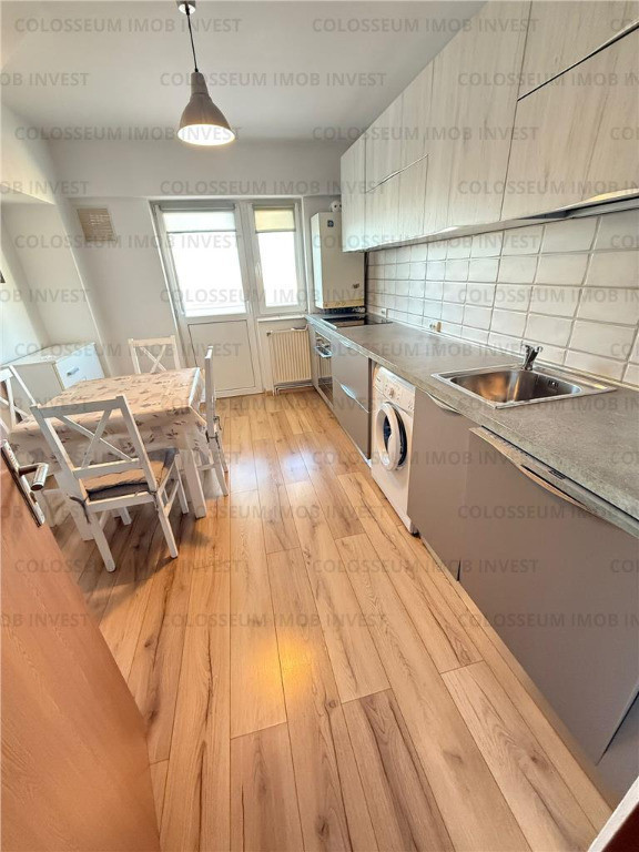 Apartament 3 camere, decomandat - zona Calea Bucuresti