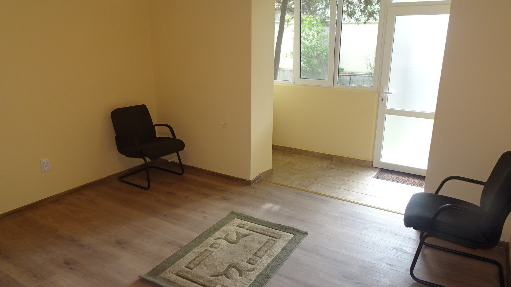 Inchiriez apartament 2 camere in Deva, zona ultracentrala, parter,