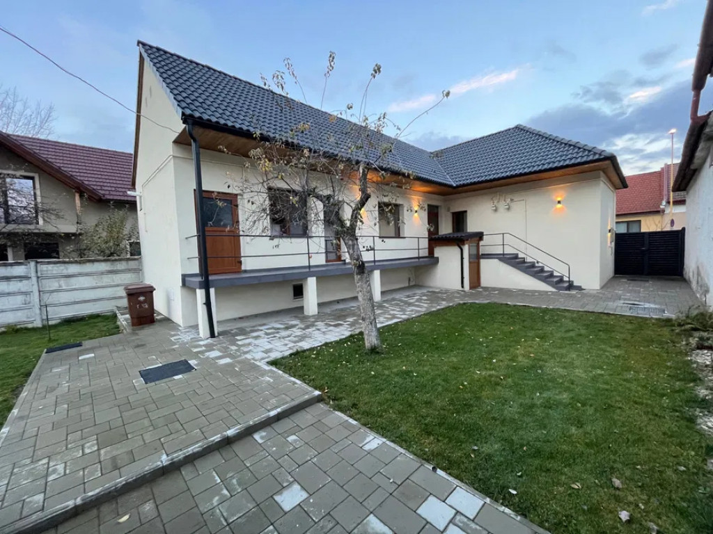 Casa cu 3 camere, recent renovata in 2024, suprafata de 100