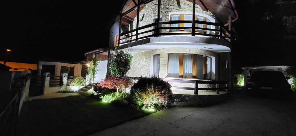 Vila de lux cu piscina, sauna si acces la lacul Casla