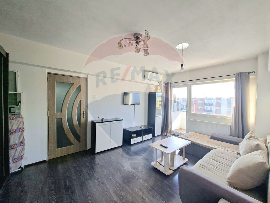 Apartament cu 3 camere de închiriat în zona Micalaca