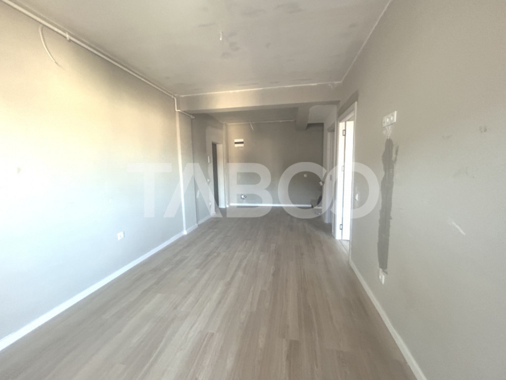 Apartament spatios 4 camere 2 bai 2 balcone si parcare zona