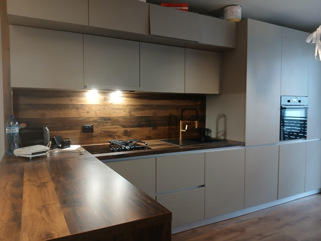 Apartament 2 camere, parcare, zona BMW, Floresti