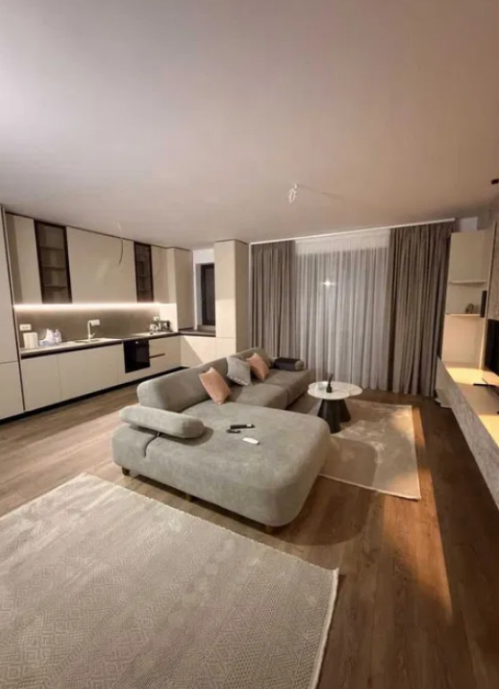 Apartament 2 camere, decomandat - zona Judetean