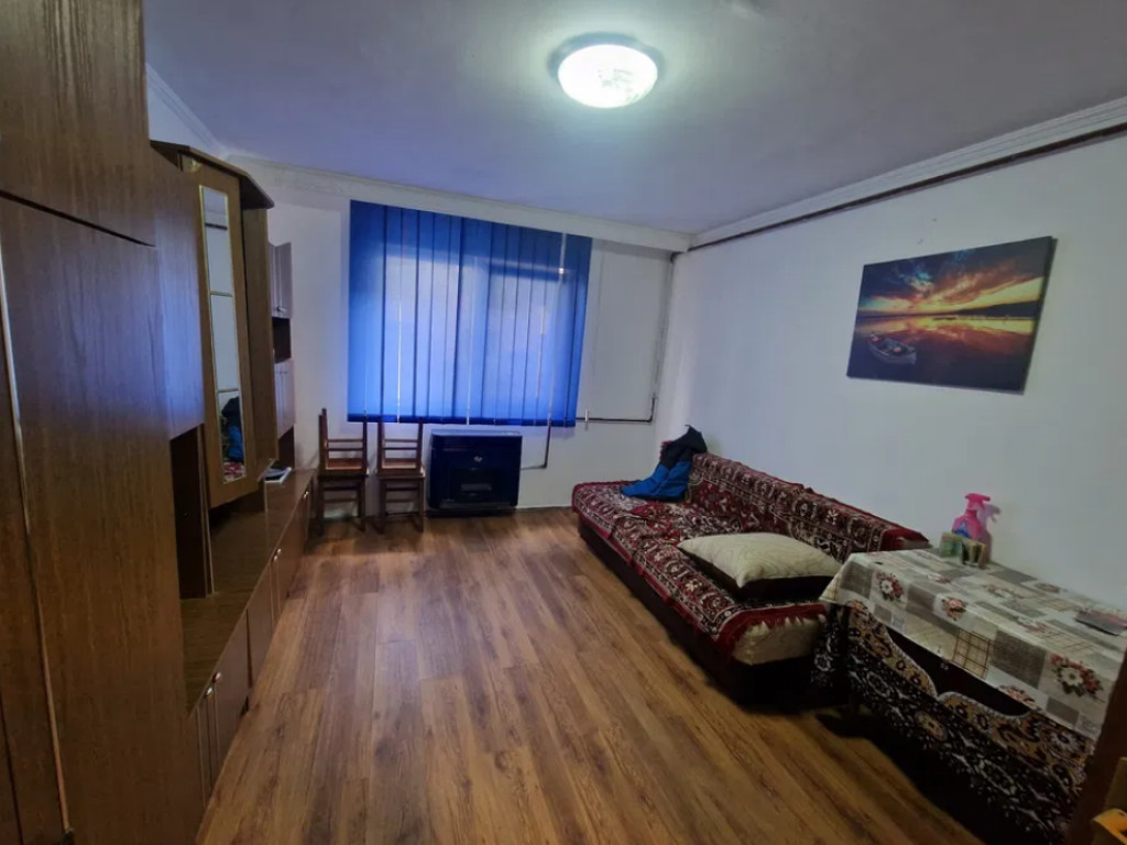 Camera de camin cu baie si bucatarie - zona Tractorul