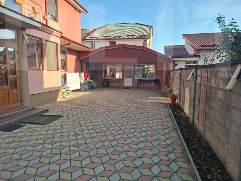 Vilă spațioasă cu 7 camere – confort, eleganță și fu