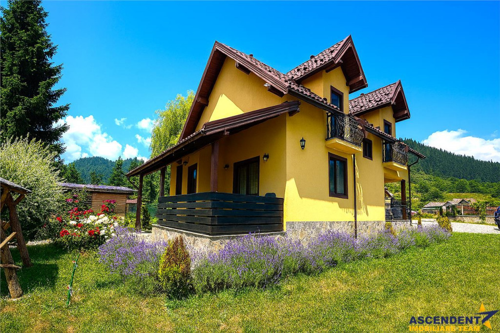 Refugiu pretios:jacuzzi, lemn masiv,2.000 mp teren,4 dormito