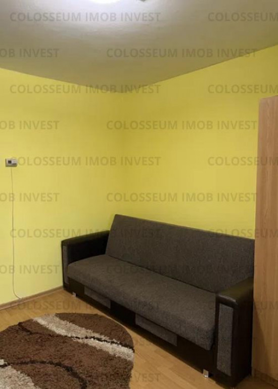 Garsoniera nedecomandata - zona Tractorul