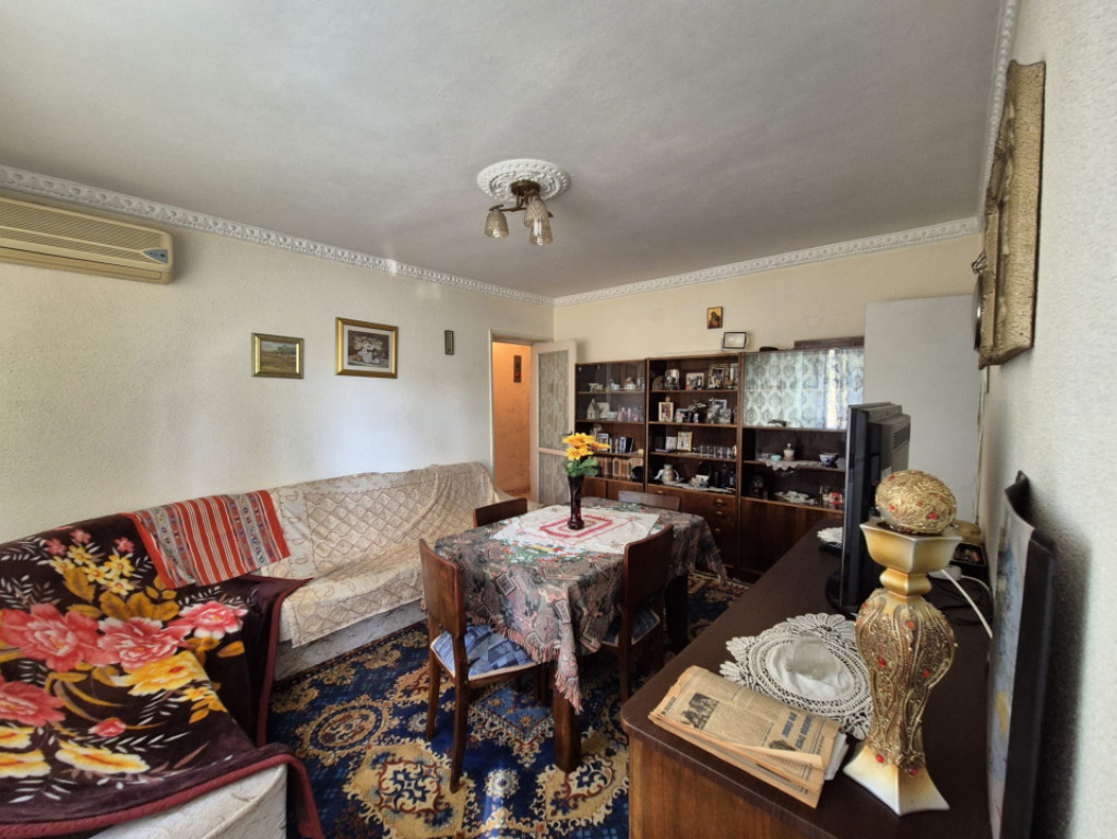 APARTAMENT 3 CAMERE DE VANZARE TITAN