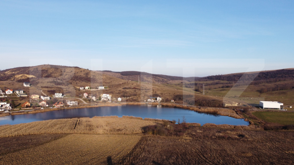 De vanzare teren Chinteni cu panorama spre lac