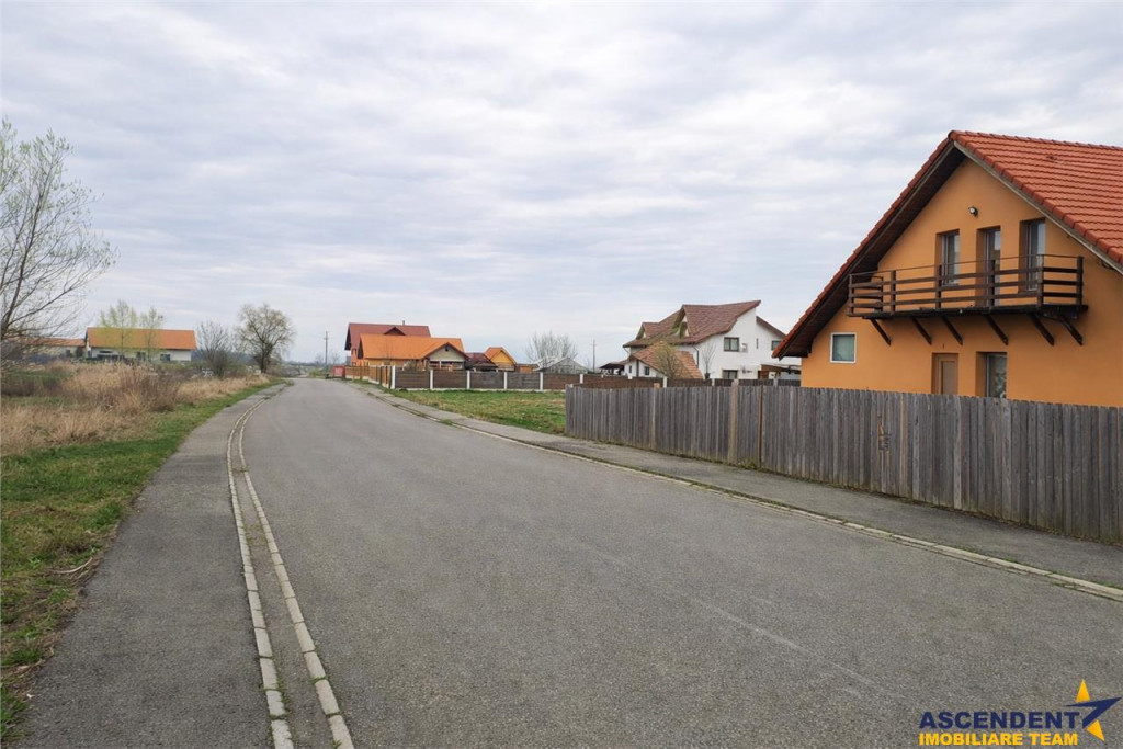 Teren intravilan,constructii,1.400 mp,cartier nou,utilitati,